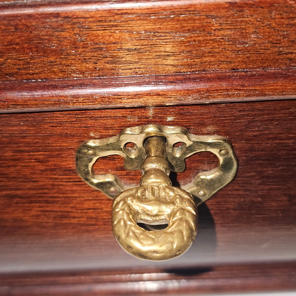 Vintage Virginia Metalcrafters Williamsburg Mahogany Jewelry Chest Box w/ Key - Picture 4 of 11
